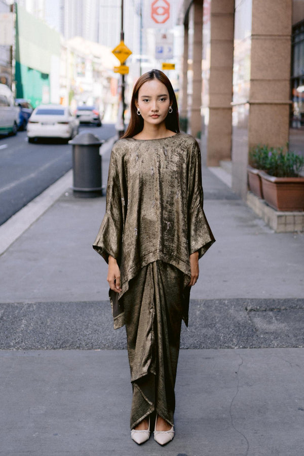 Naylaa Kurung in Amber